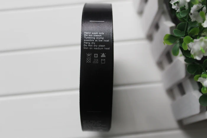 CUSTOM print juoda priežiūros etiketės su sidabro pilkumo spausdinti drabužį plauti žymes 1000pcs roll daug