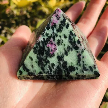 Natūralus kvarco kristalas raudona, žalia, lobis crystal piramidės gydymo
